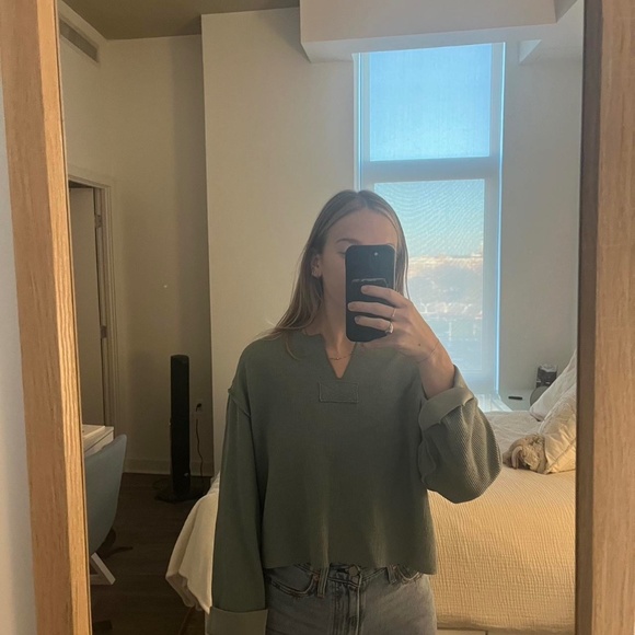 Urban Outfitters Sweater - Picture 1 of 4